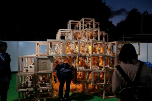 明治神宮で焼失した展示物ジャングルジムの画像